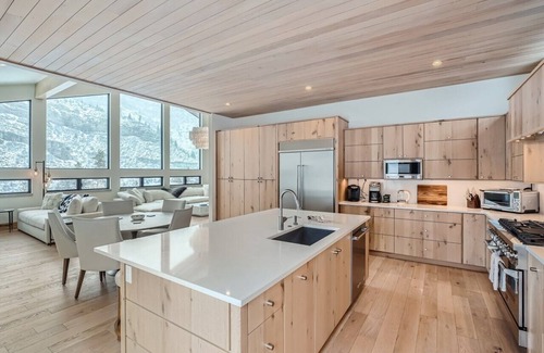 Intermountain House | Gorgeous Residence, Hot Tub, Game Room, Minutes to Slopes