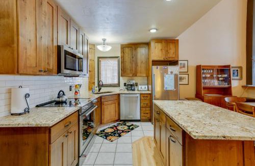 Silvercreek Apartment | Granby Condo with Private Hot Tub Less Than 1 Mi to Ski Lift
