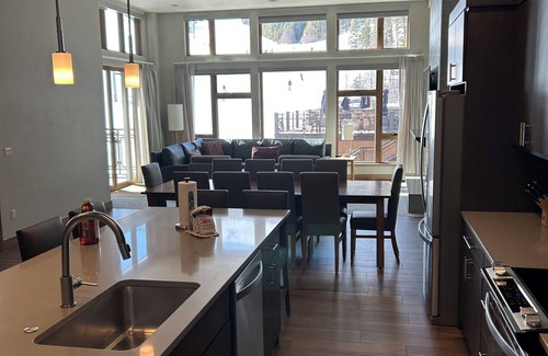 Peak 8 Condo | Grand Colorado 4BR luxury condo, slopeside, sleeps 16, in fabulous Breckenridge