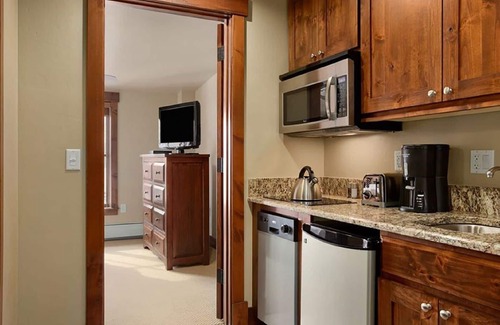 Breckenridge Condo | Grand Lodge Peak 7, Breckenridge, 2 BR, 1-Week Rental (Sat June 26- Sat July 3)