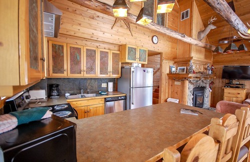 Grand Lake House | Grand Moose Manor - Beautiful, 5 bedroom home in the heart of Grand Lake!