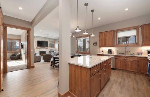 Fraser Condo | Grand Park B202 · Winter Park/Fraser Condo W/Hot Tub & Mountain View