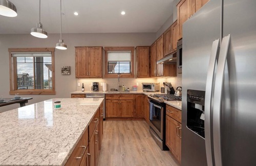 Fraser Condo | Grand Park B202 · Winter Park/Fraser Condo W/Hot Tub & Mountain View