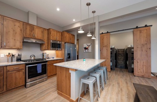 Fraser Condo | Grand Park B202 · Winter Park/Fraser Condo W/Hot Tub & Mountain View