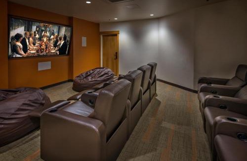 Four O'Clock Resort | Grand Timber Lodge