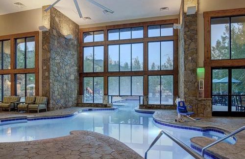 Four O'Clock Resort | Grand Timber Lodge