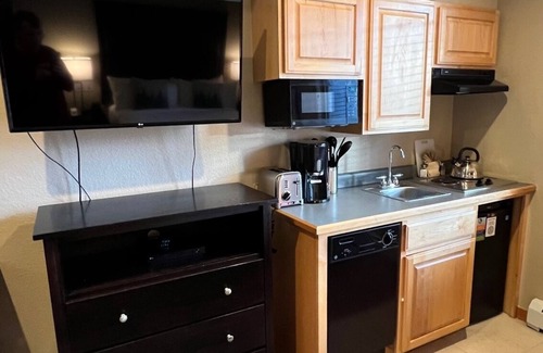 Four O'Clock Condo | Grand Timber lodge March 20 and 21 2024