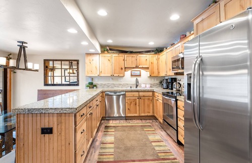 Warrior's Mark Condo | Great 2 bedroom, Near Downtown.