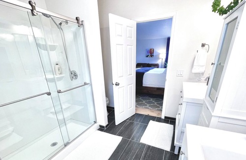 Salida House | Great Home for Groups and Families! Sleeps 10 with Patio and Yard