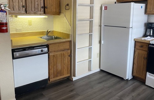 Glenwood Springs Condo | Great views, Vaulted ceiling, Cheerful & Bright