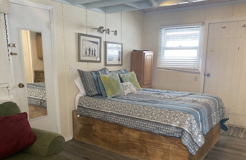 Glenwood Springs Condo | Great views, Vaulted ceiling, Cheerful & Bright