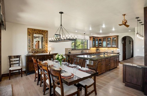 Carbondale House | Green Meadow Vista | Sleeps 16, Hot Tub, A/C