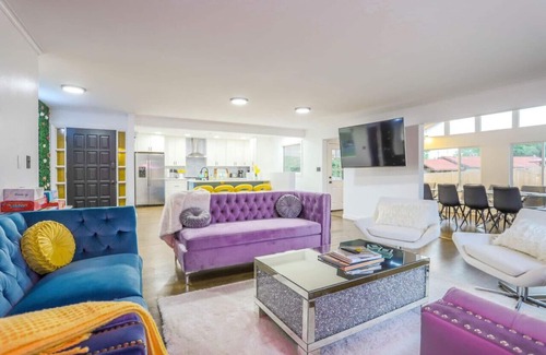 Westminster House | Groovy Getaway | 4 KING Beds | Hot Tub