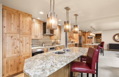 Snowmass Village Condo | Guest Favorites at 10% Off! Stay 3 nights through Nov