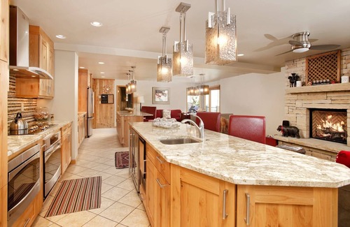 Snowmass Village Condo | Guest Favorites at 10% Off! Stay 3 nights through Nov