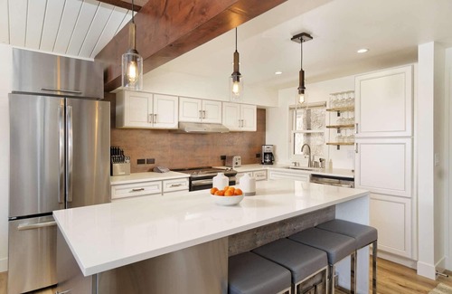 Aspen Condo | Guest Favorites at 10% Off! Stay 3 nights through Nov