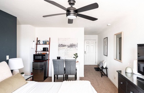 Greenwood Village Apartment | Gym | Micro-Unit for 2 | DTC/Boston Commons