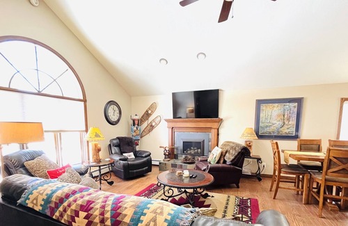 Carriage Hills House | Heavenly Pines - Gorgeous Custom Cabin Home - Private Hot Tub -- 20-NCD0035
