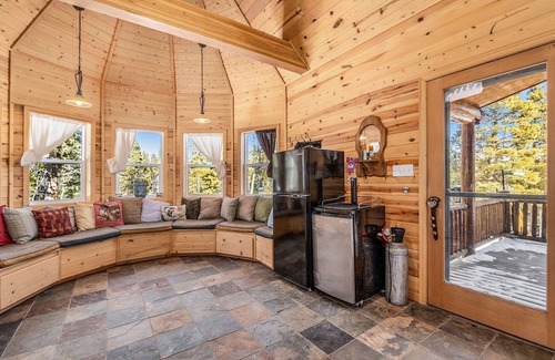 Valley of the Sun Cabin | High Country Mtn Chalet 20 Acres Pet Friendly