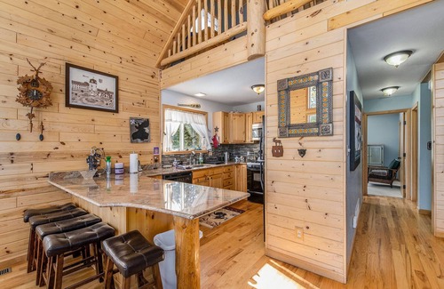 Valley of the Sun Cabin | High Country Mtn Chalet 20 Acres Pet Friendly