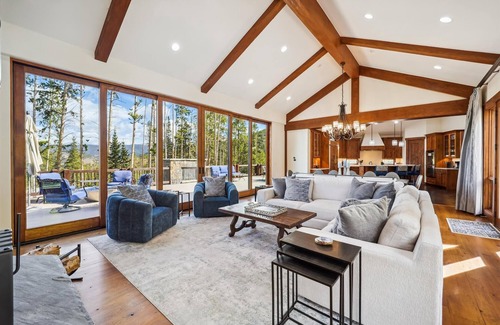 The Highlands House | Highlands Hideaway: Gorgeous Breckenridge Private Home with Private Ski Shuttle!