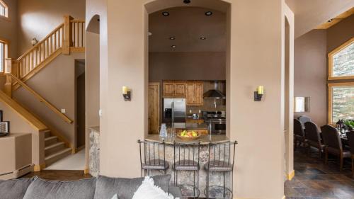 Highland Meadows House | Highline by AvantStay Breathtaking Mountain Home w Hot Tub Views