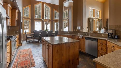 Highland Meadows House | Highline by AvantStay Breathtaking Mountain Home w Hot Tub Views