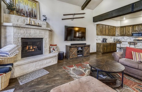 Peak 8 House | Highwood Hideaway: Townhome-Peak 8 Location-Close to Shuttle & Lifts-Hot Tub.