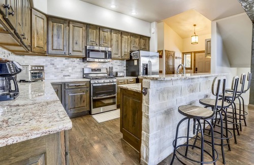 Peak 8 House | Highwood Hideaway: Townhome-Peak 8 Location-Close to Shuttle & Lifts-Hot Tub.