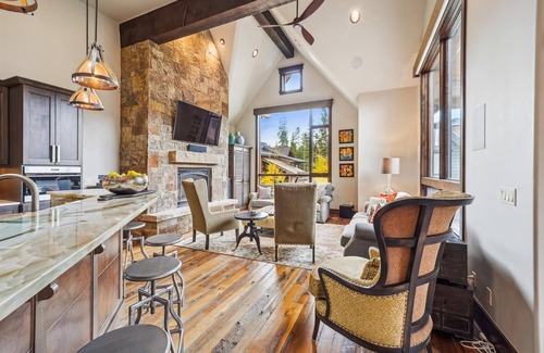 Peak 8 House | Highwoods Shock Hill Townhome-Steps Away From Gondola-Hot Tub.