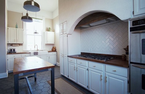 Salida House | "Historic Riverfront Estate—5 min to Salida, 20 to Monarch, Raft In/Out Beach!"