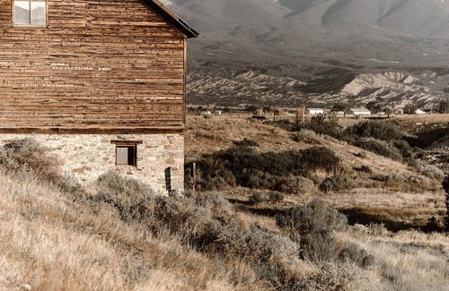 Salida House | "Historic Riverfront Estate—5 min to Salida, 20 to Monarch, Raft In/Out Beach!"