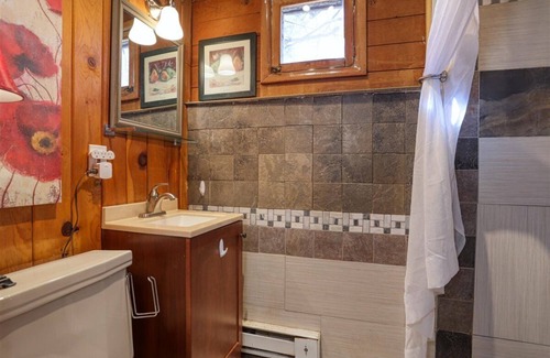 Barths House | Home, Carriage House, Fast WIFI, Workspace, Exercise Room!