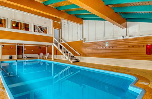 Wildernest Condo | Homey condo with shared pool, hot tub, and sauna - easy access to ski resorts