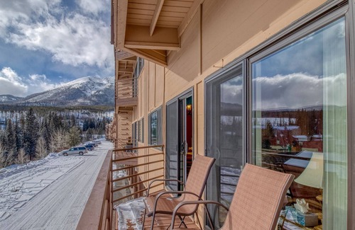 Wildernest Condo | Homey condo with shared pool, hot tub, and sauna - easy access to ski resorts