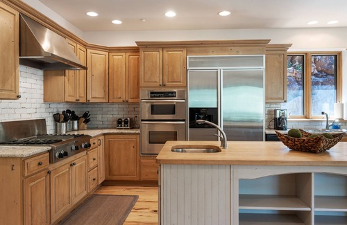 Purgatory House | Hot Tub, 10 Min to Skiing, Fireplace, Retreat!