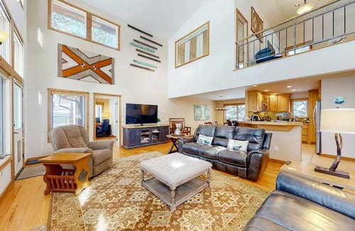 Twin Creek Village House | Hot Tub, Dog Friendly, Great Location