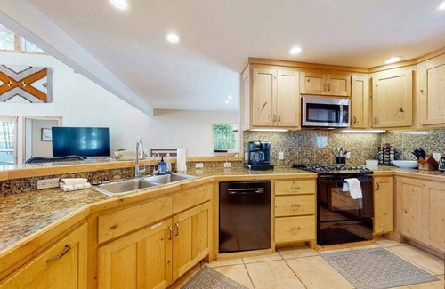 Twin Creek Village House | Hot Tub, Dog Friendly, Great Location