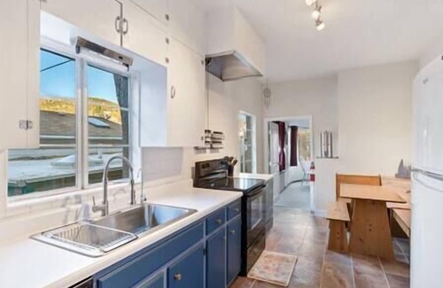 Manitou Springs House | HotTub*2Bed - Garden of the Gods, Colorado Springs