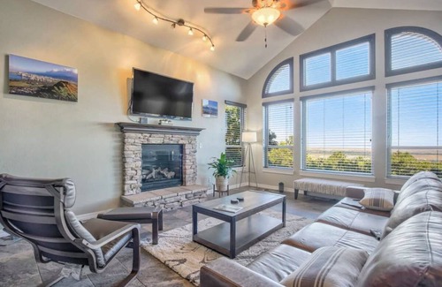 Southwest Colorado Springs House | House ∙ 5 bedrooms ∙ 12 guests