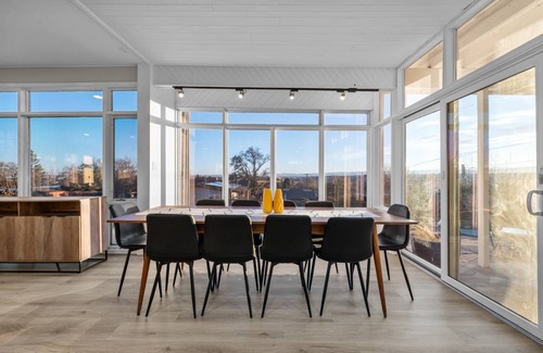 Northglenn House | House ∙ 5 bedrooms ∙ 10 guests