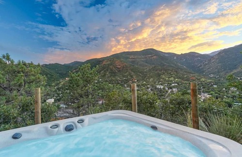 Manitou Springs Historic District House | House ∙ 4 bedrooms ∙ 8 guests