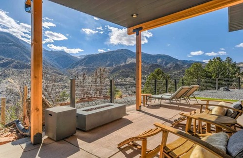 Manitou Springs Historic District House | House ∙ 4 bedrooms ∙ 8 guests