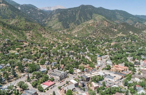 Manitou Springs House | House ∙ 3 bedrooms ∙ 8 guests