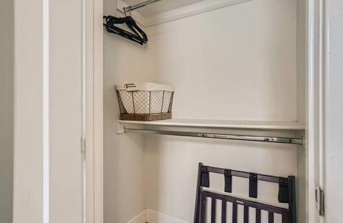 Sunnyside House | Huckleberry House / Denver & Mtns Travel Hub / 1BD