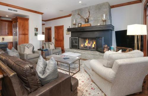 Avon Apartment | Hummingbird C102 Condo