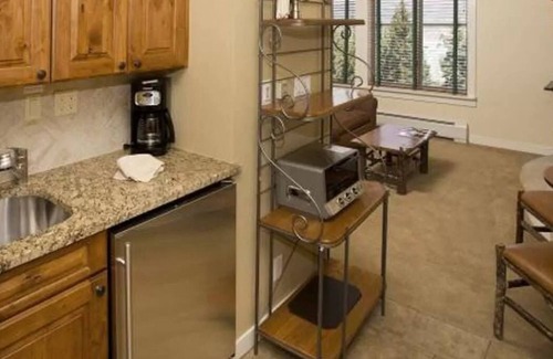 Beaver Creek Apartment | HYATT MOUNTAIN LODGE STUDIO SKI IN and OUT