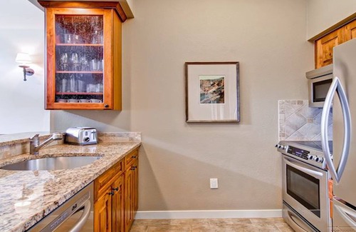 Beaver Creek Condo | HYATT MOUNTAIN LODGE - HOTEL AMENITIES, CONDO COMFORTS, SEASON SPEC