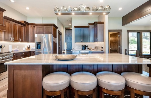 Windcliff Estates House | Hyler Mountain Lodge Luxury Vacation At Windcliff 5 Bedroom Home by RedAwning