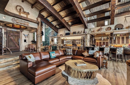 Steamboat Springs House | Iconic Cowboy Lodge 1066